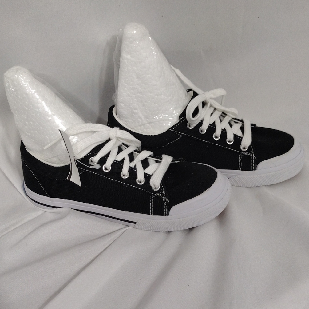 NWOB FOOTMATES Taylor Lace-Up Canvas Flats Boys and Girls Shoes Size 12